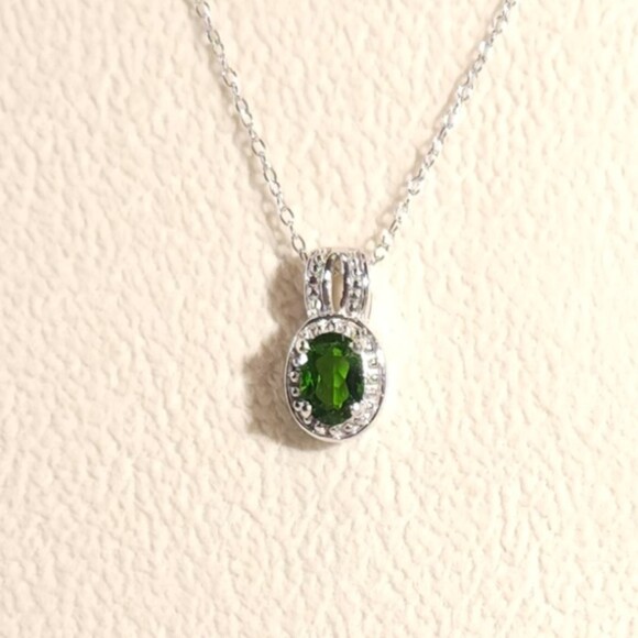 Chrome Diopside Pendant Necklace - Picture 2 of 10